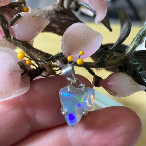 Vintage 925 Ethiopian rough opal pendent